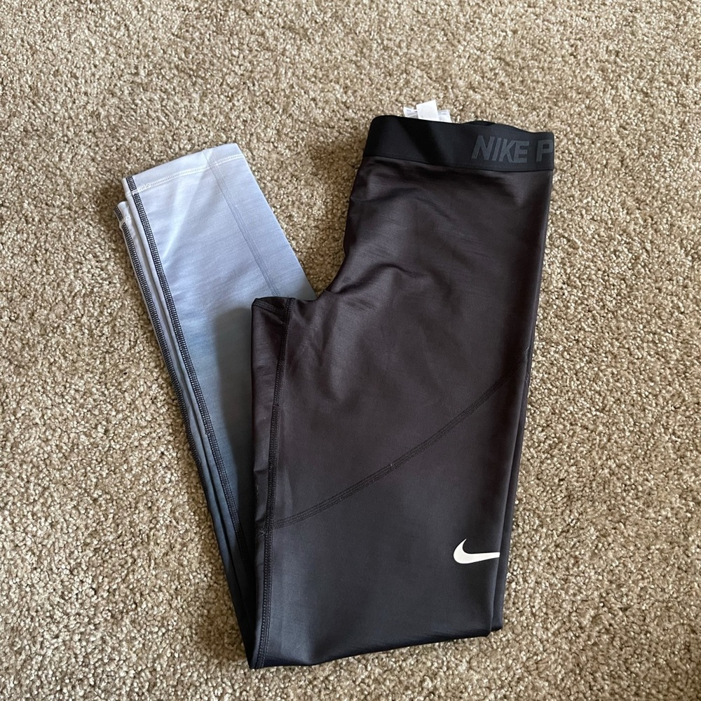Beautiful Nike Leggings! - Large